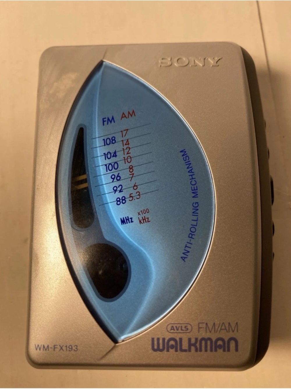 Sony WM-FX193 Walkman cassette player with an integrated AM/FM radio untested